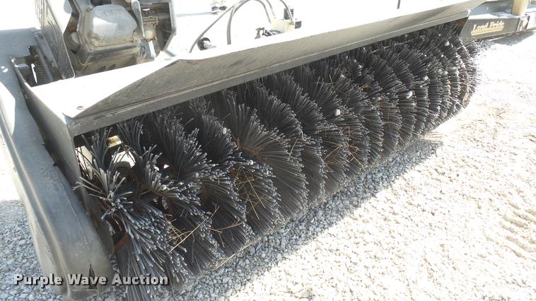 image for item DS9188 John Deere UV72 street broom