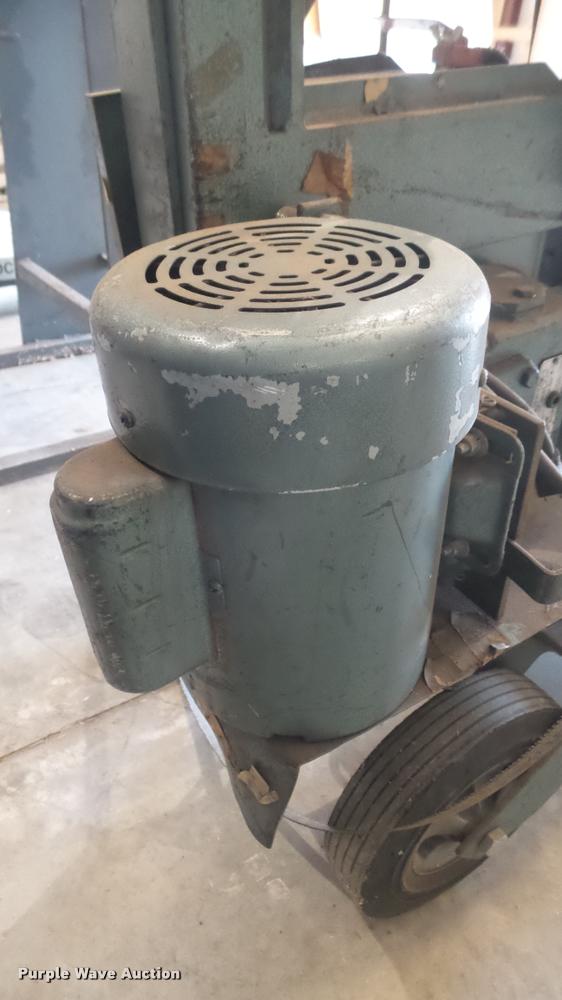 image for item DS9198 Ellis Mitre bandsaw