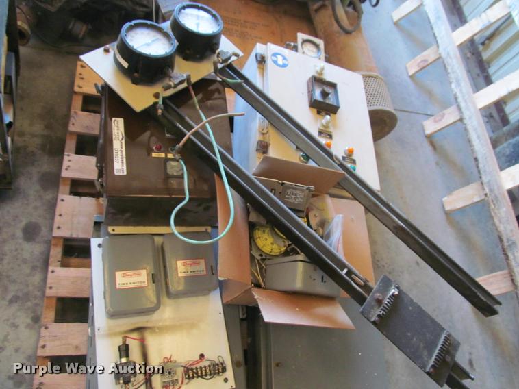 image for item DT9237 Electrical components