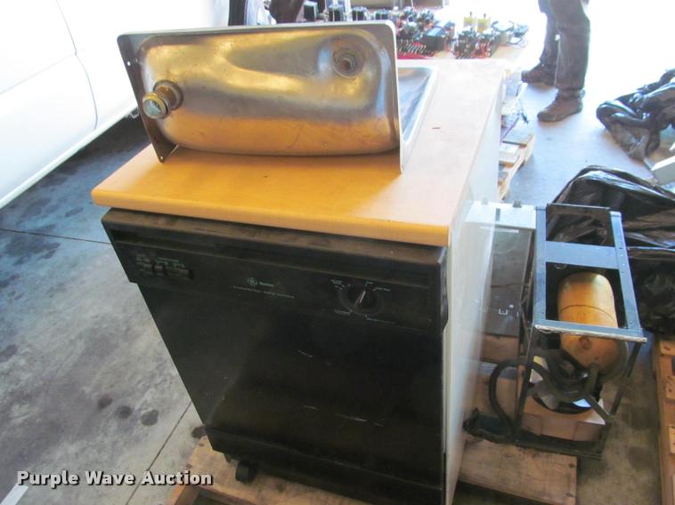 Appliances in Junction City, KS Item DT9241 sold Purple Wave