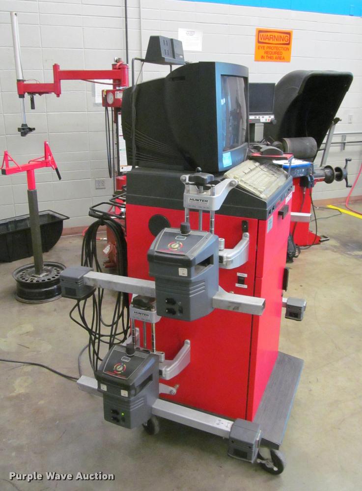 image for item DT9650 Hunter P611 alignment machine