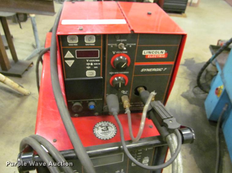 image for item DT9687 Lincoln Electric welder