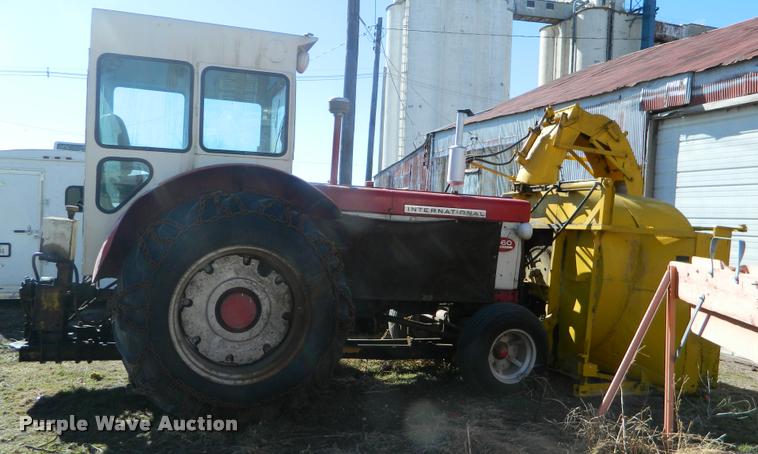 image for item K2730 1961 International 660 tractor