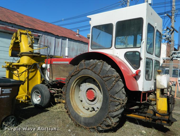 image for item K2730 1961 International 660 tractor