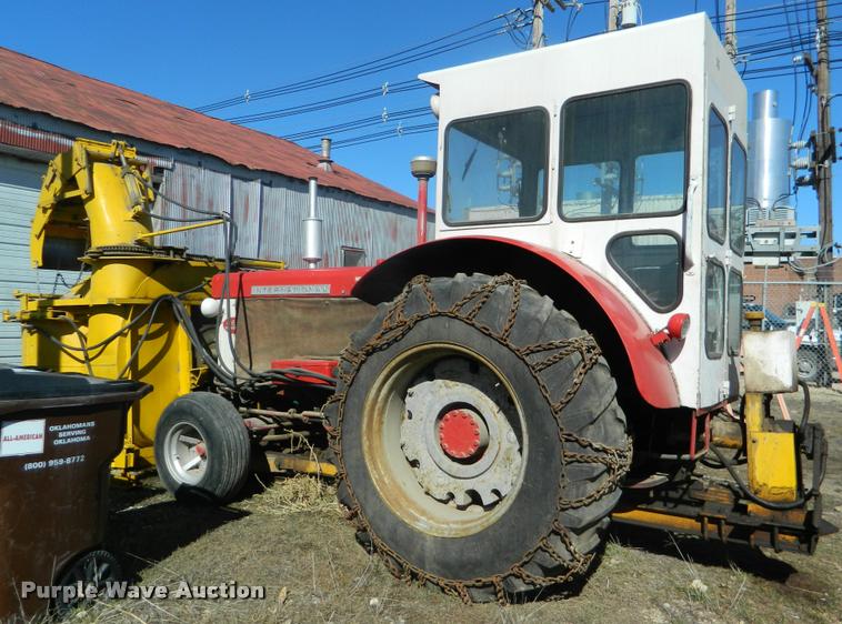image for item K2730 1961 International 660 tractor
