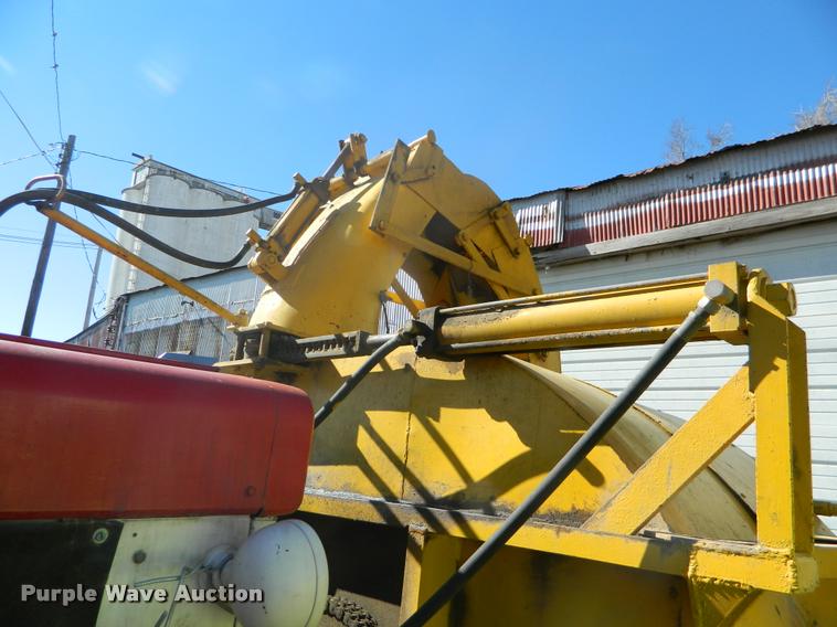 image for item K2730 1961 International 660 tractor