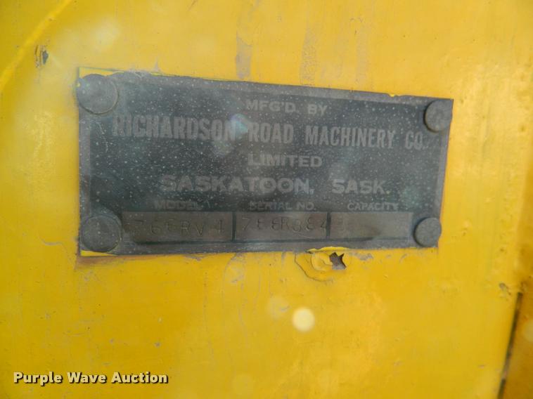 image for item K2730 1961 International 660 tractor