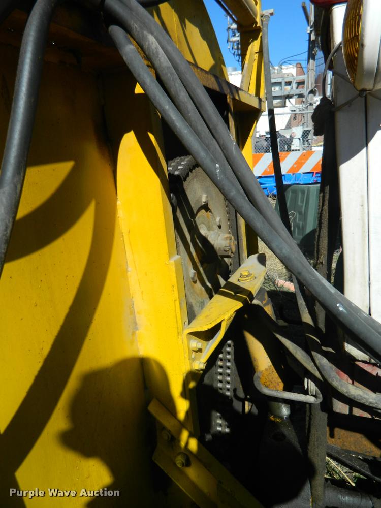 image for item K2730 1961 International 660 tractor