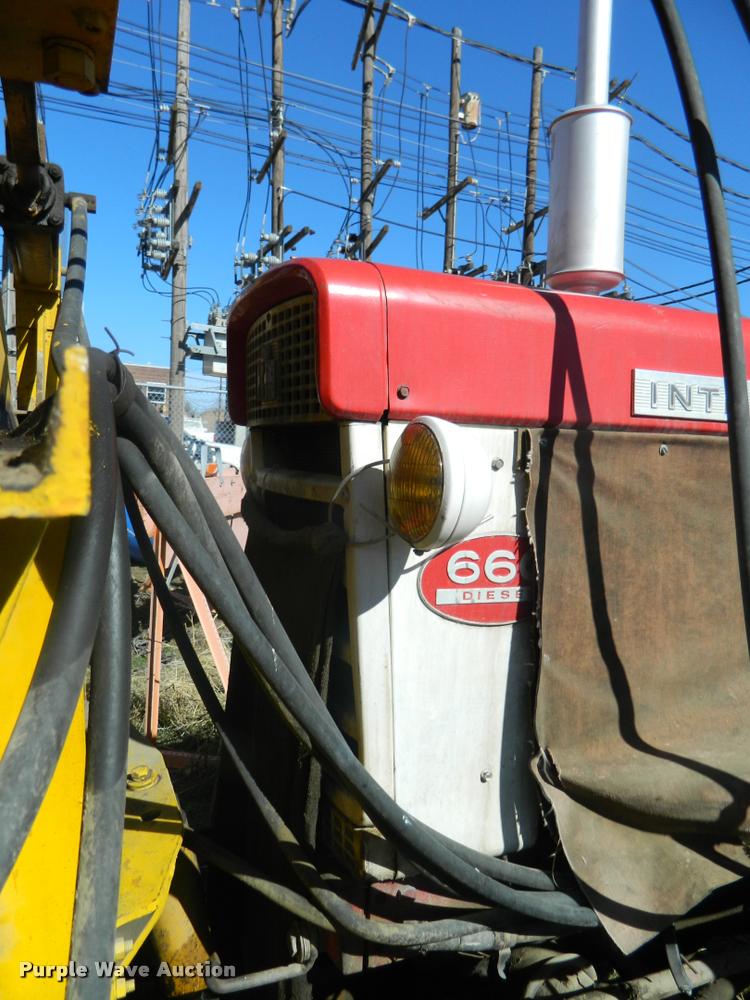 image for item K2730 1961 International 660 tractor