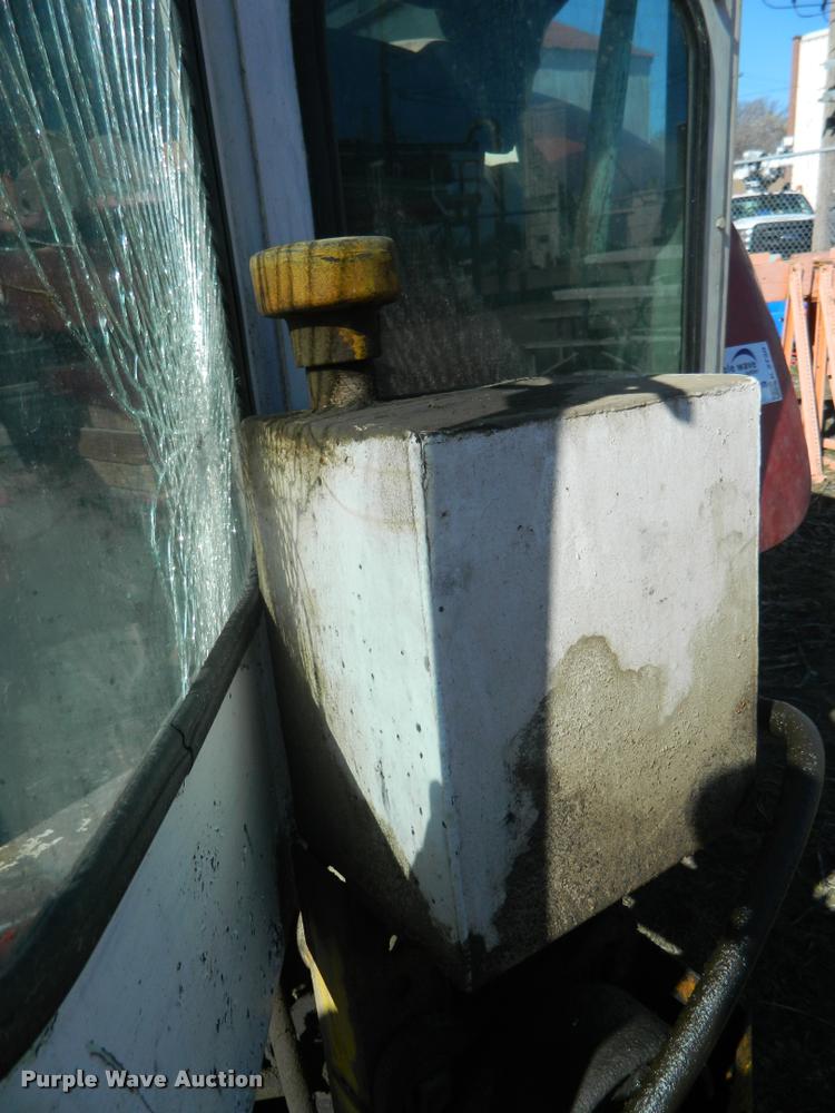 image for item K2730 1961 International 660 tractor