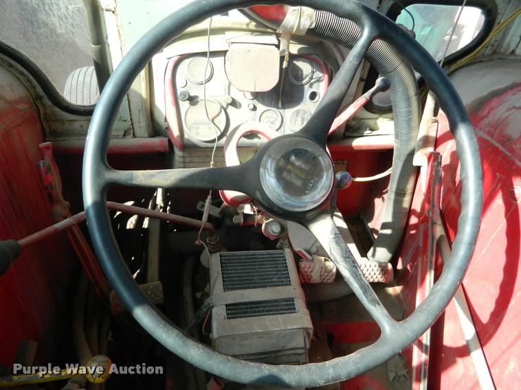 image for item K2730 1961 International 660 tractor