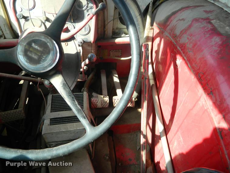 image for item K2730 1961 International 660 tractor