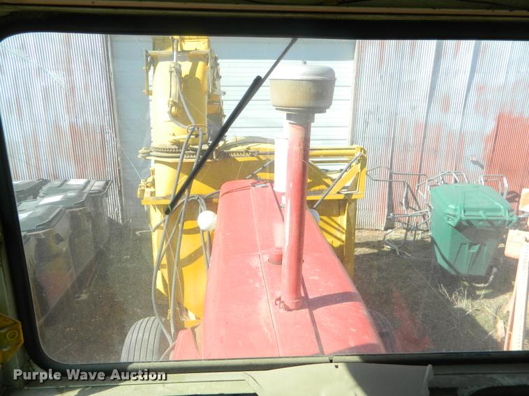 image for item K2730 1961 International 660 tractor