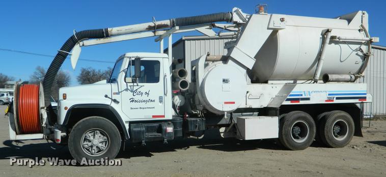 image for item K2732 1985 International S1900 sewer rodder truck