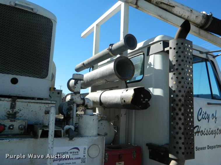 image for item K2732 1985 International S1900 sewer rodder truck