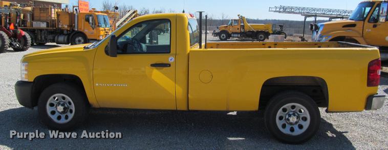 image for item K4969 2007 Chevrolet Silverado 1500 pickup truck