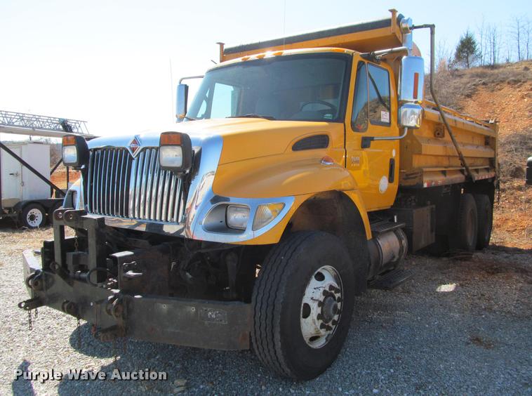 image for item K4971 2002 International 7400 dump truck