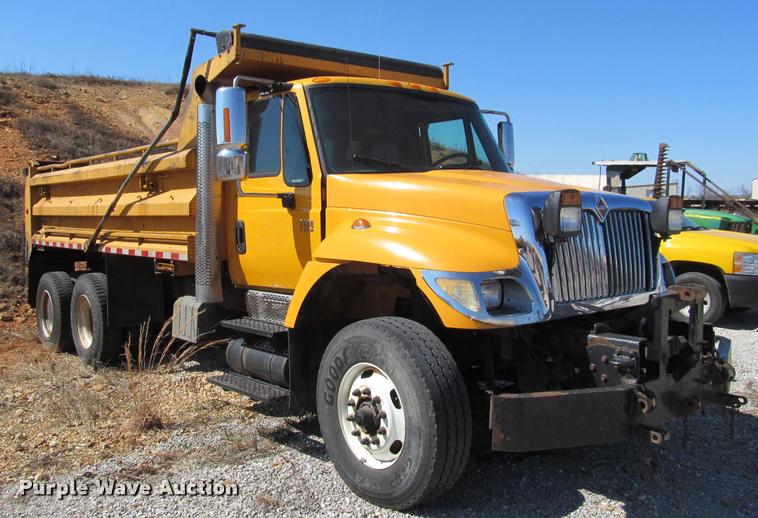 image for item K4971 2002 International 7400 dump truck