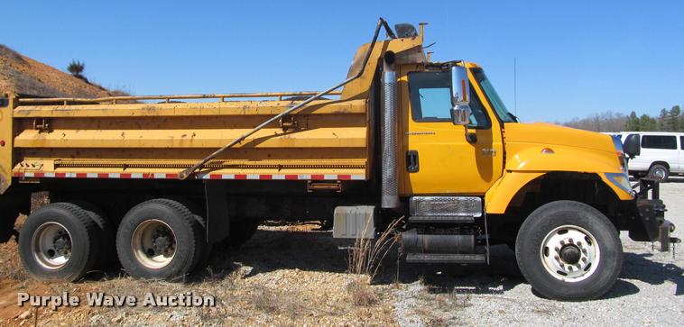 image for item K4971 2002 International 7400 dump truck