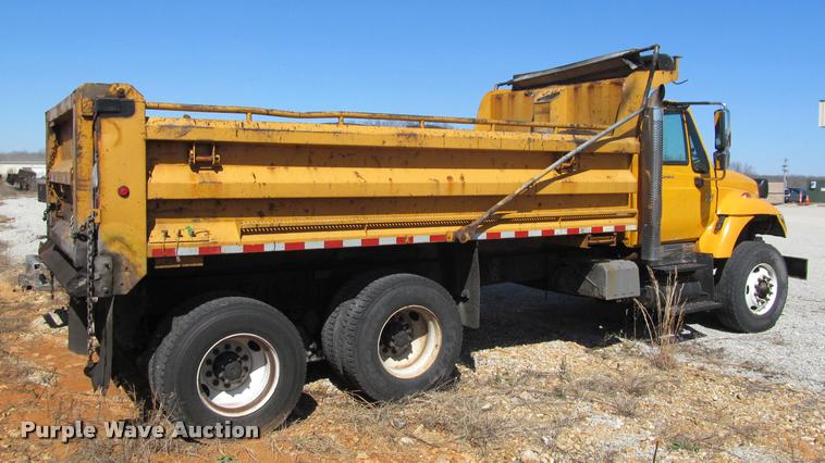 image for item K4971 2002 International 7400 dump truck