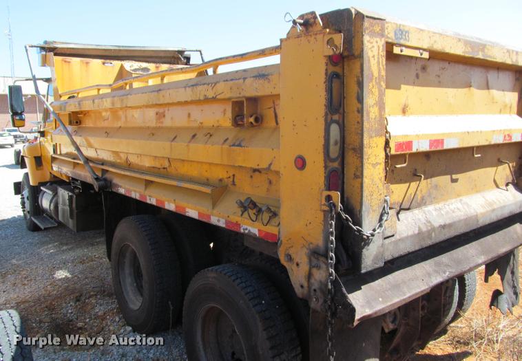 image for item K4971 2002 International 7400 dump truck