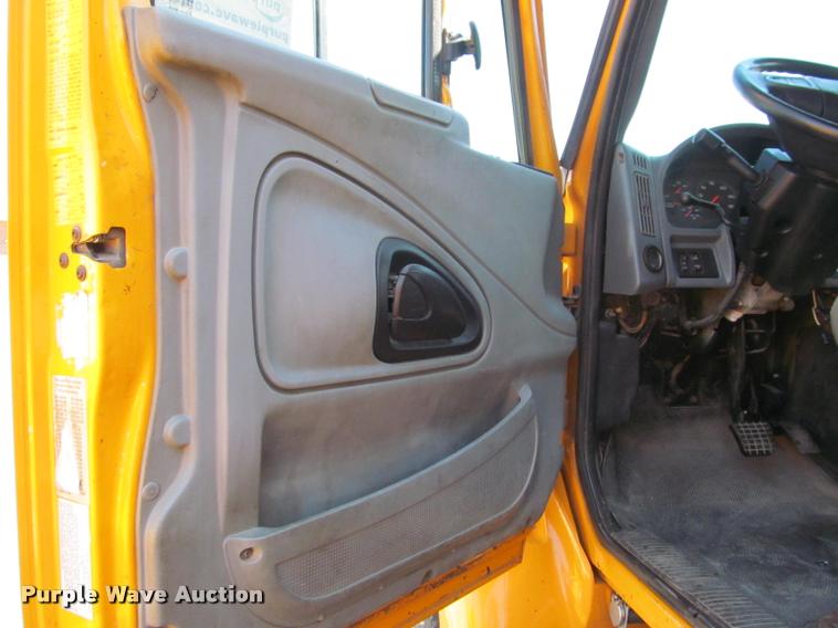 image for item K4971 2002 International 7400 dump truck