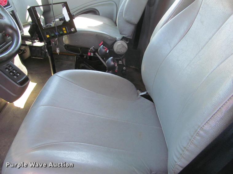 image for item K4971 2002 International 7400 dump truck