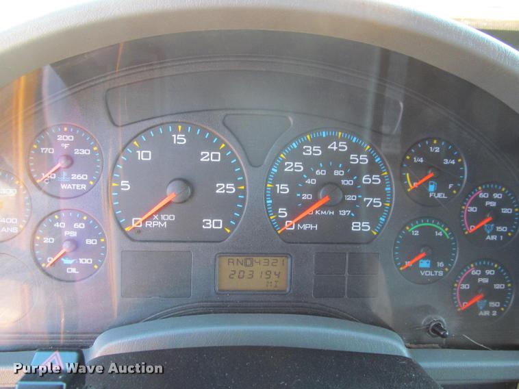 image for item K4971 2002 International 7400 dump truck