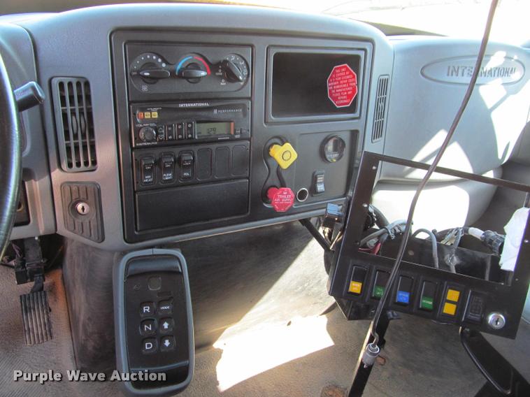 image for item K4971 2002 International 7400 dump truck
