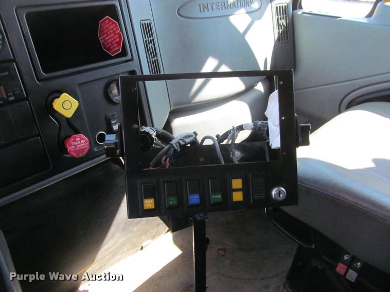 image for item K4971 2002 International 7400 dump truck