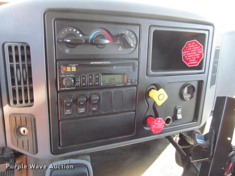 image for item K4971 2002 International 7400 dump truck