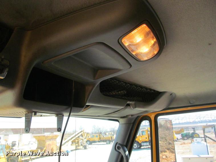 image for item K4971 2002 International 7400 dump truck