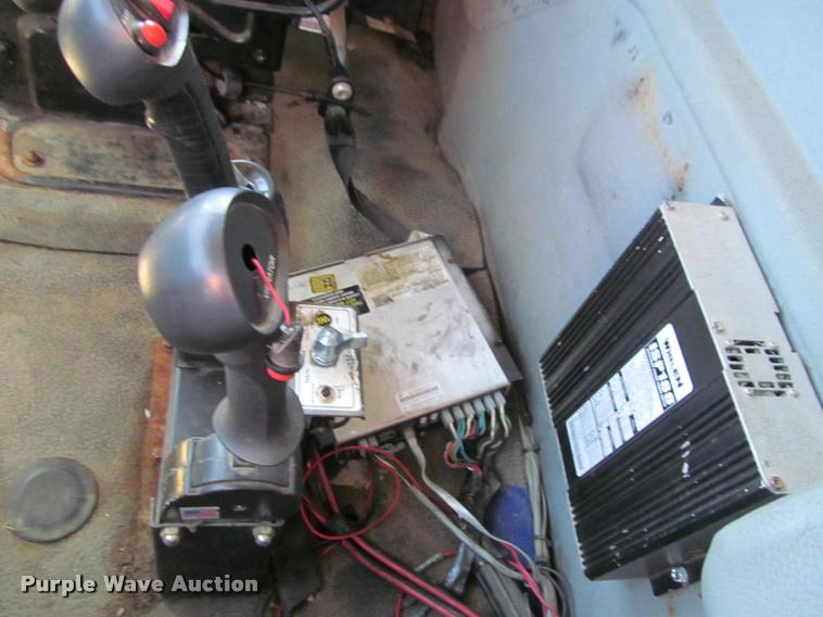 image for item K4971 2002 International 7400 dump truck