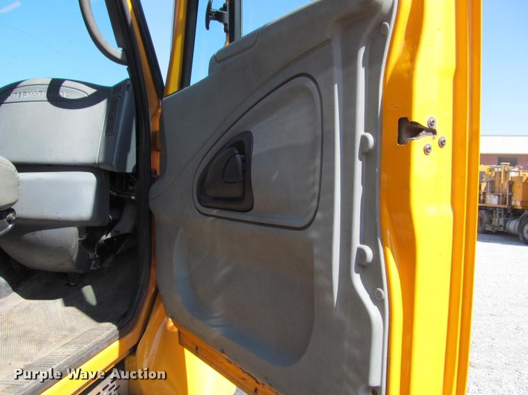 image for item K4971 2002 International 7400 dump truck