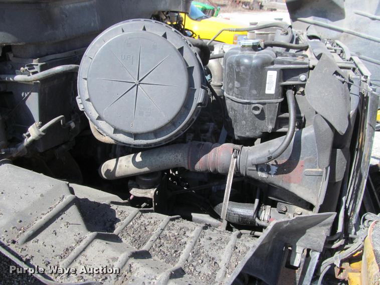 image for item K4971 2002 International 7400 dump truck