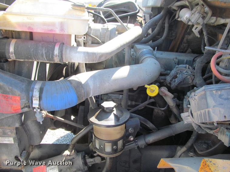 image for item K4971 2002 International 7400 dump truck