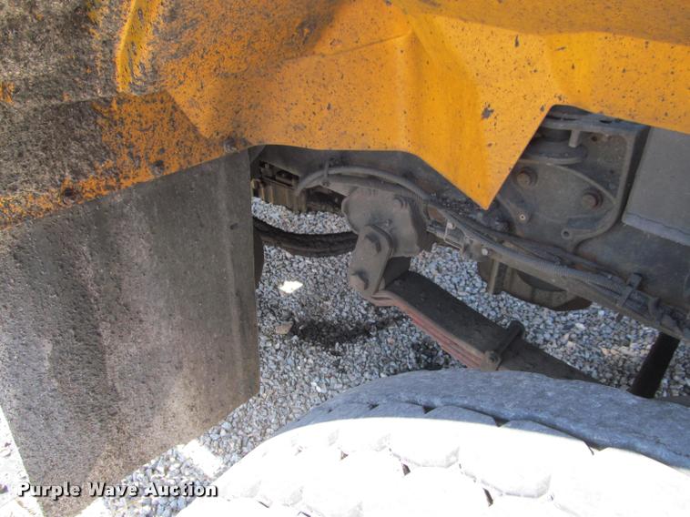 image for item K4971 2002 International 7400 dump truck