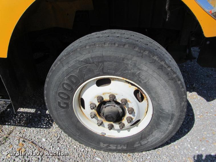 image for item K4971 2002 International 7400 dump truck