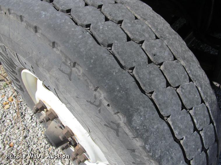 image for item K4971 2002 International 7400 dump truck