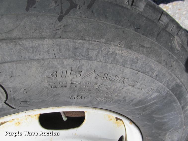 image for item K4971 2002 International 7400 dump truck