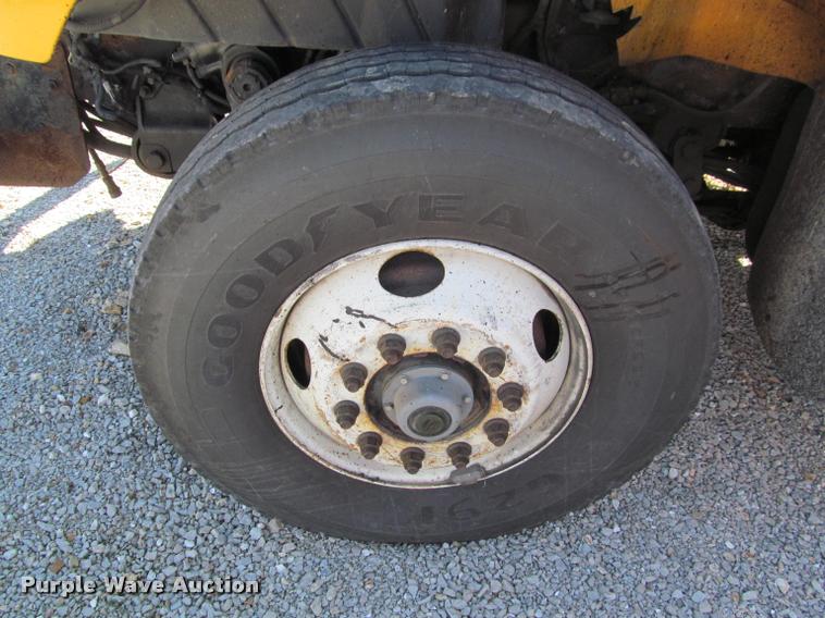 image for item K4971 2002 International 7400 dump truck