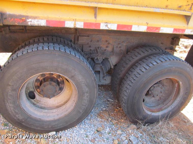 image for item K4971 2002 International 7400 dump truck