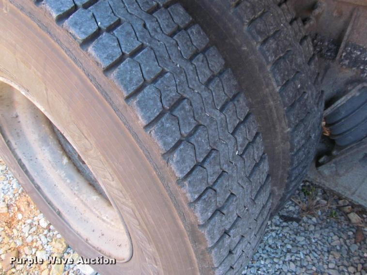 image for item K4971 2002 International 7400 dump truck