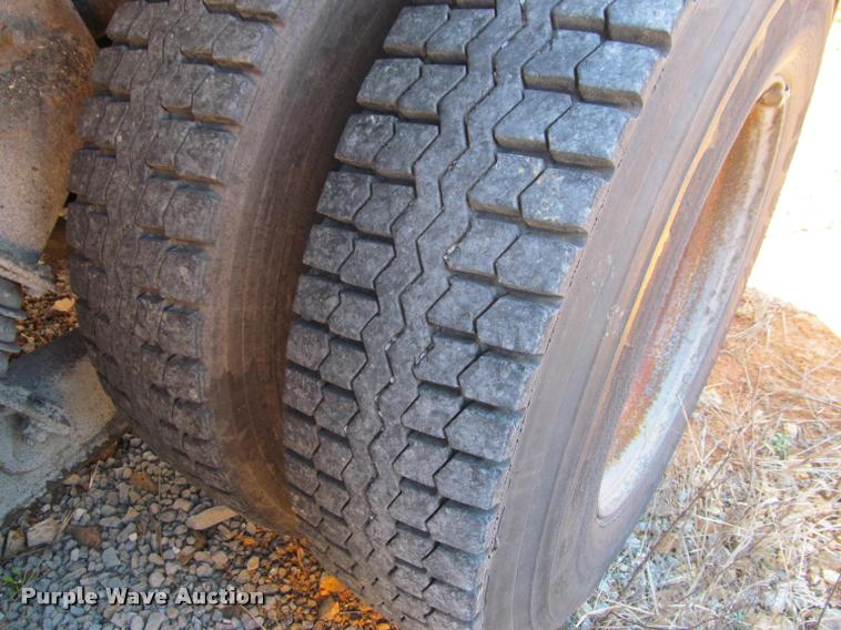 image for item K4971 2002 International 7400 dump truck