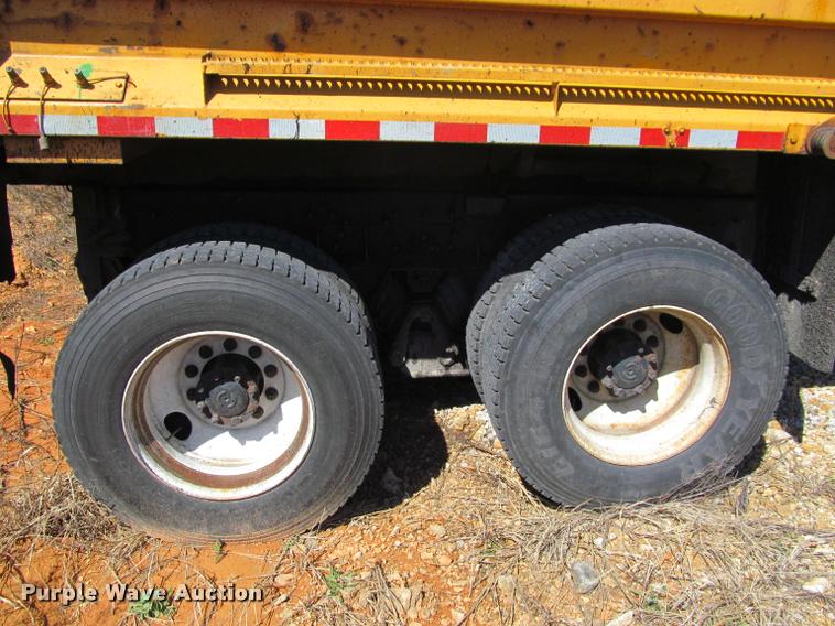 image for item K4971 2002 International 7400 dump truck