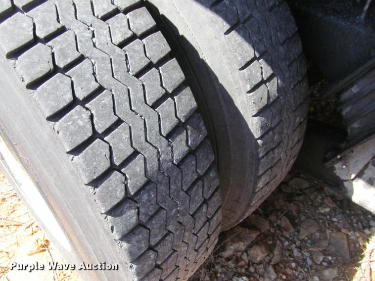 image for item K4971 2002 International 7400 dump truck