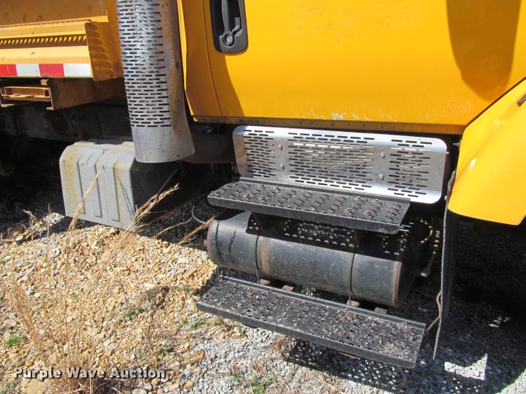 image for item K4971 2002 International 7400 dump truck