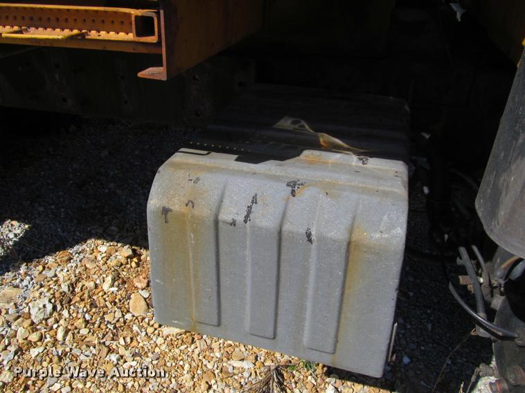 image for item K4971 2002 International 7400 dump truck