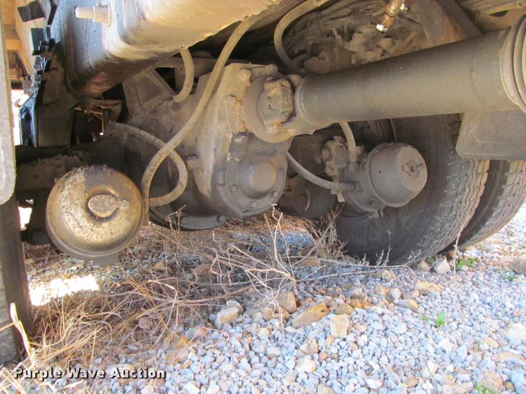 image for item K4971 2002 International 7400 dump truck