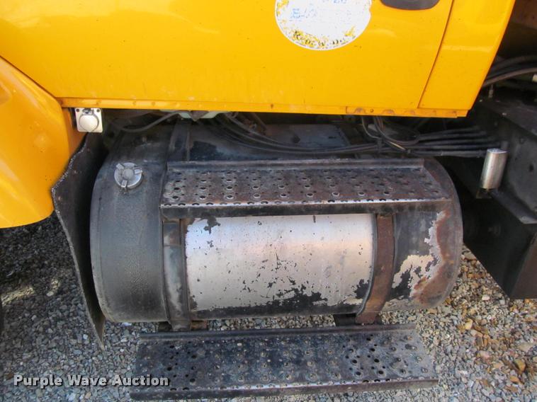 image for item K4971 2002 International 7400 dump truck